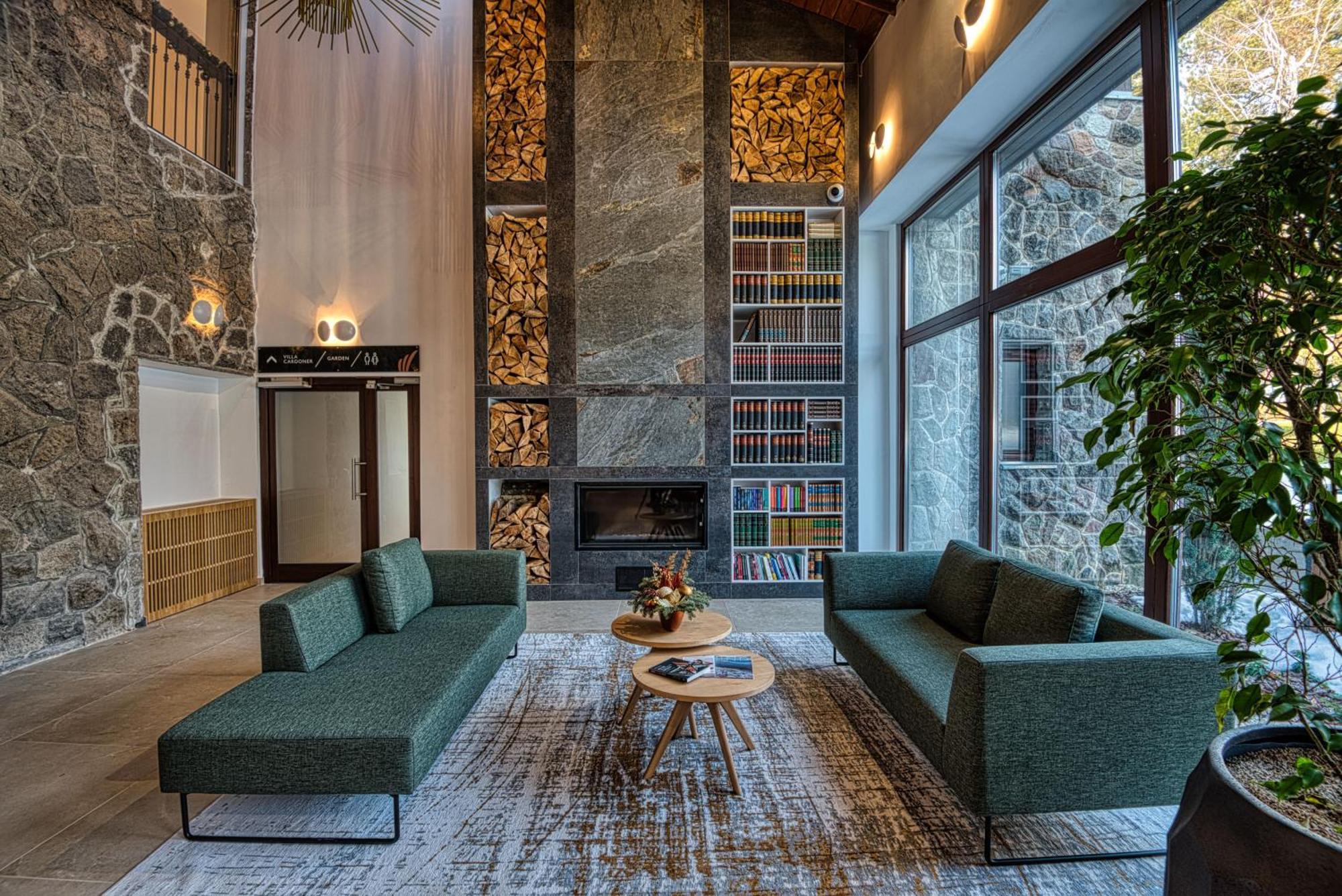 Cardoner Hotel Es Konferenciakoezpont دوبوغوكو المظهر الخارجي الصورة