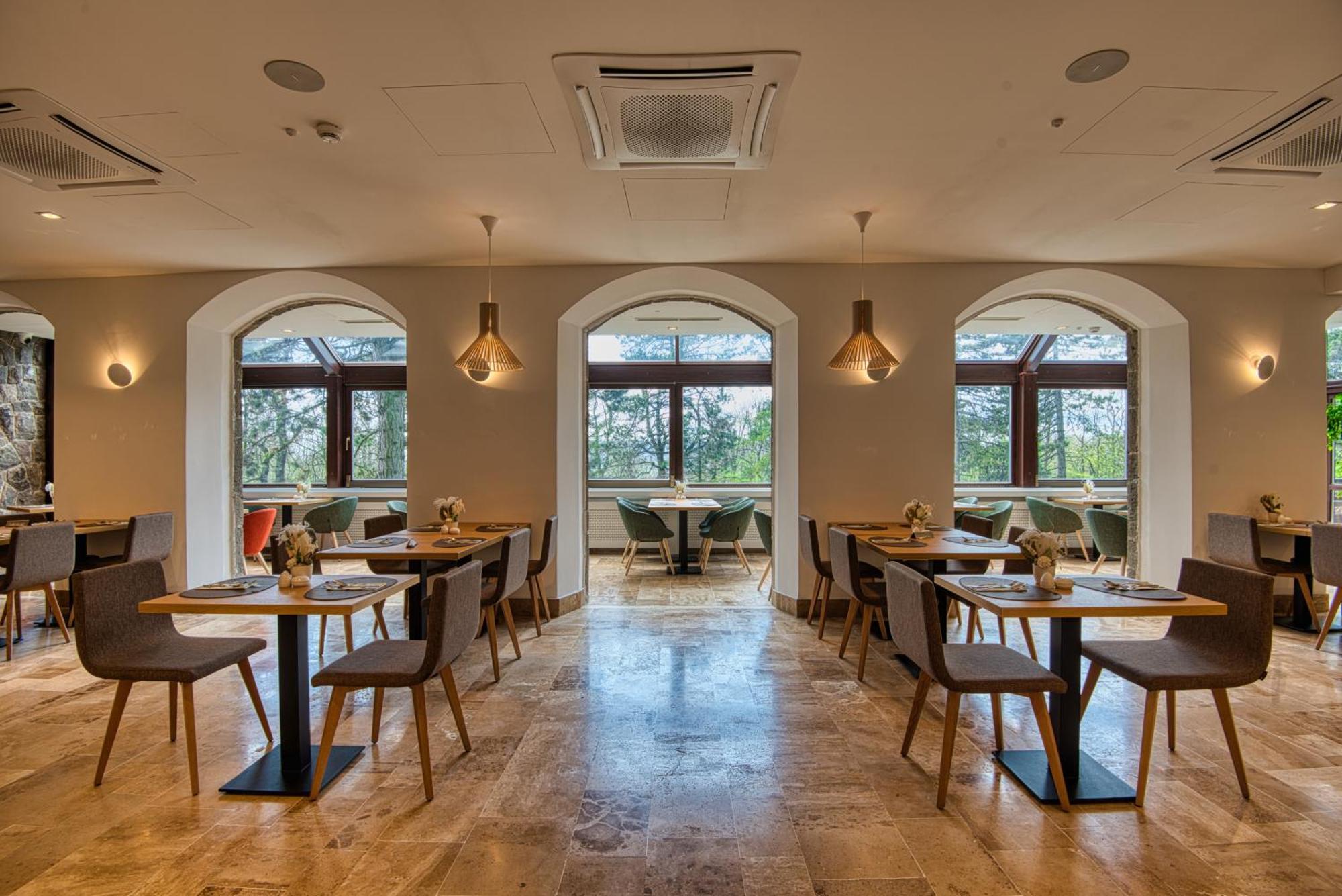 Cardoner Hotel Es Konferenciakoezpont دوبوغوكو المظهر الخارجي الصورة